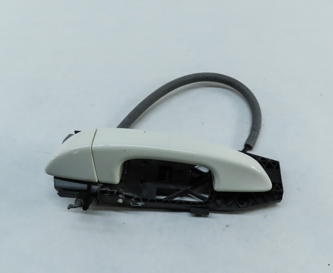 Thumbnail 2: 11-18 PORSCHE CAYENNE (958) LEFT FRONT DRIVER EXTERIOR DOOR HANDLE (SAND WHITE)