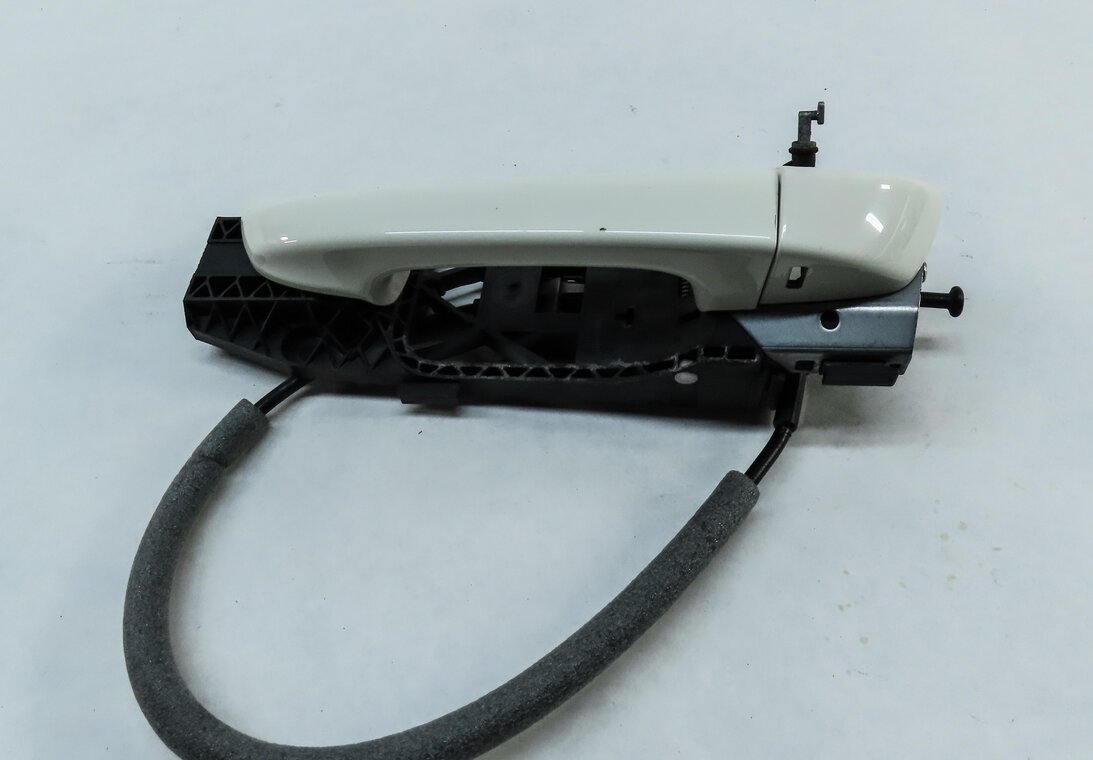 Thumbnail 3: 11-18 PORSCHE CAYENNE (958) LEFT FRONT DRIVER EXTERIOR DOOR HANDLE (SAND WHITE)