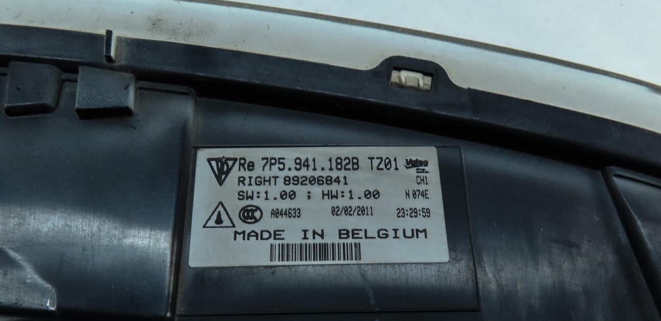 Thumbnail 7: 11-14 PORSCHE CAYENNE (958) RIGHT FRONT DRL DAY TIME RUNNING MARKER LIGHT LAMP