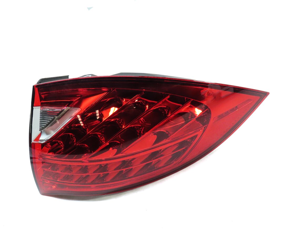 Thumbnail 3: 2011-2014 PORSCHE CAYENNE (958) RIGHT PASSENGER OUTER TAILLIGHT BRAKE LIGHT LAMP