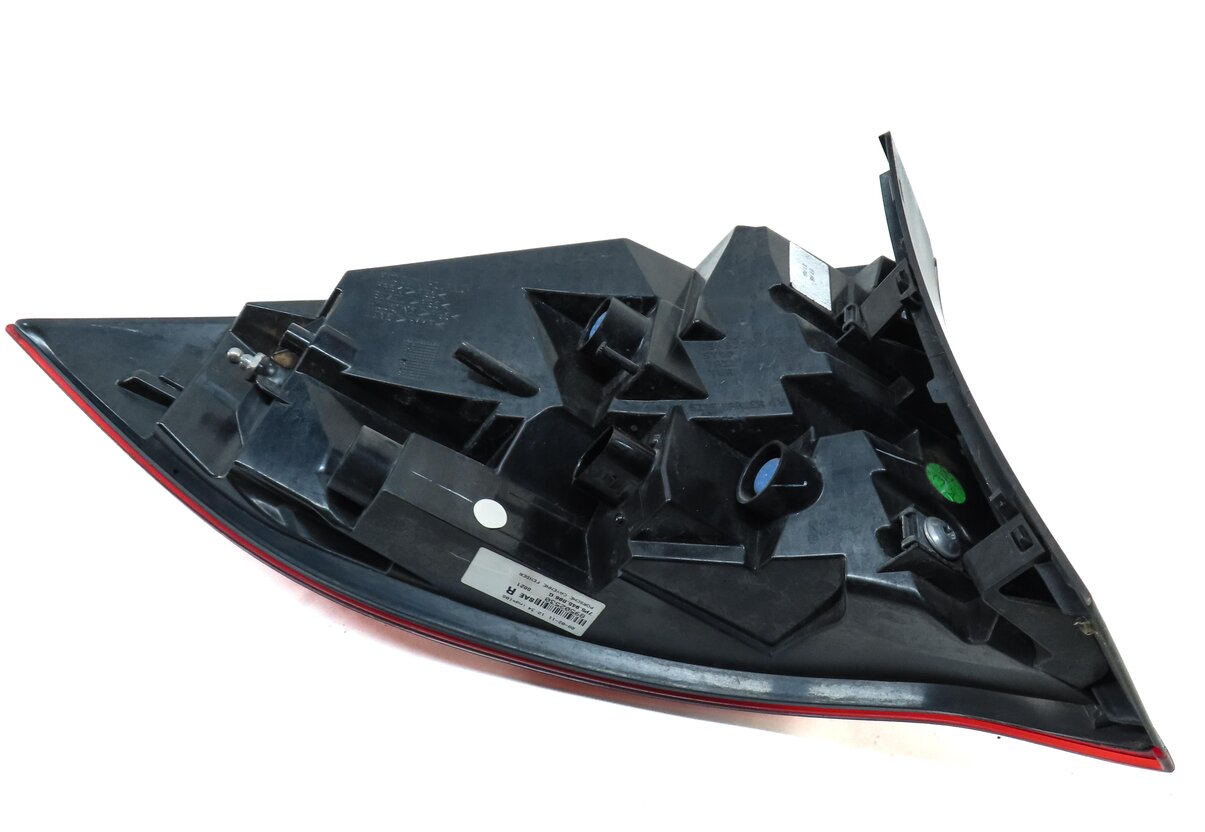 Thumbnail 4: 2011-2014 PORSCHE CAYENNE (958) RIGHT PASSENGER OUTER TAILLIGHT BRAKE LIGHT LAMP