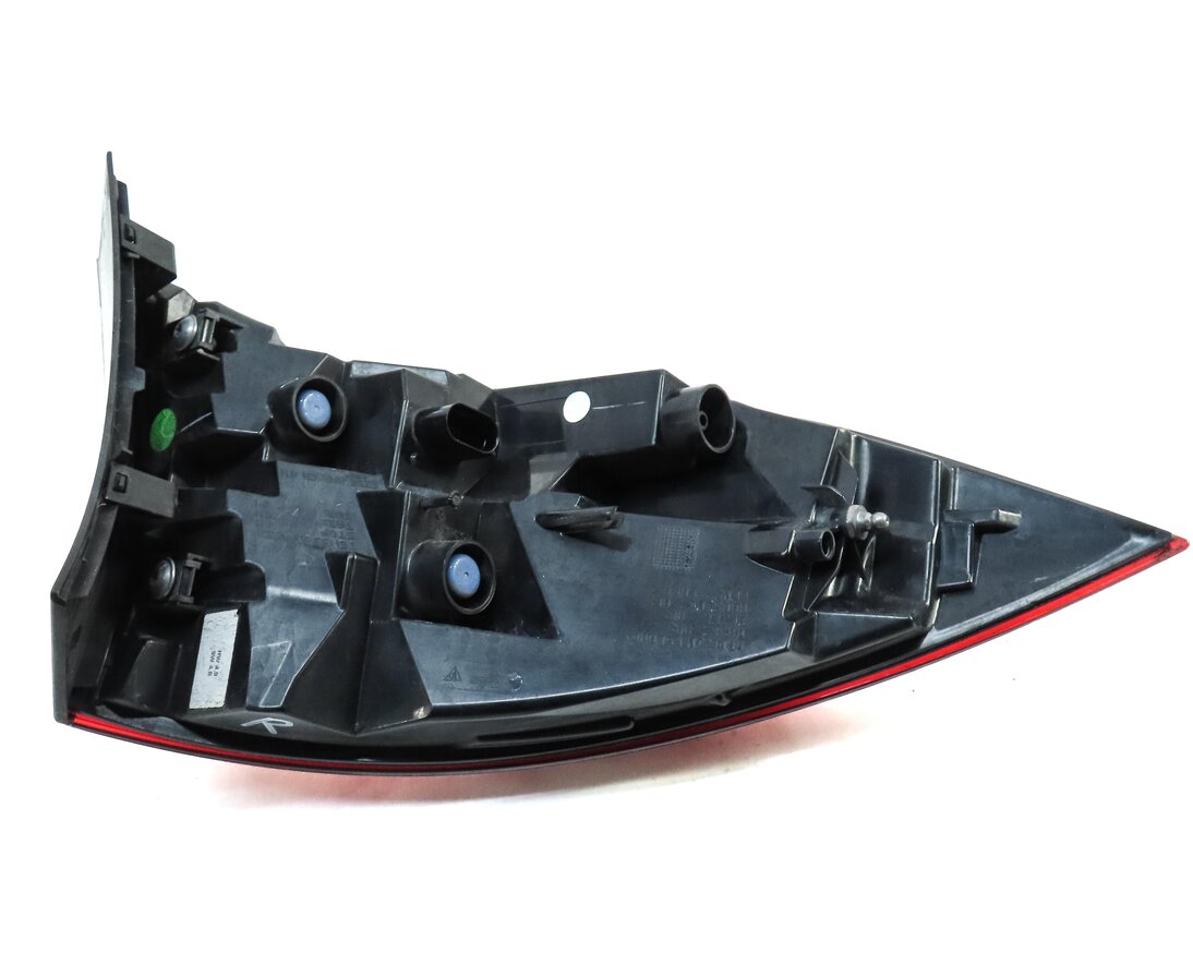 Thumbnail 5: 2011-2014 PORSCHE CAYENNE (958) RIGHT PASSENGER OUTER TAILLIGHT BRAKE LIGHT LAMP