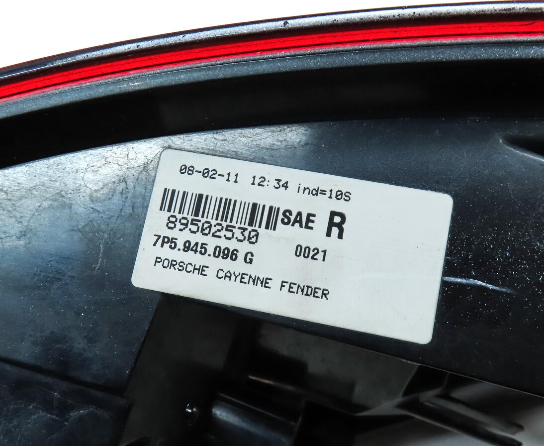 Thumbnail 6: 2011-2014 PORSCHE CAYENNE (958) RIGHT PASSENGER OUTER TAILLIGHT BRAKE LIGHT LAMP
