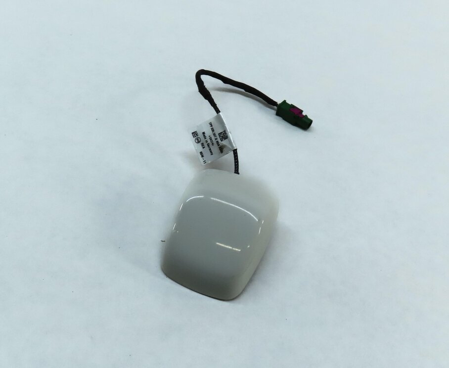 Thumbnail 1: 11-18 PORSCHE CAYENNE PANAMERA (958 970 G1) RADIO SHARK FIN ANTENNA (SAND WHITE)