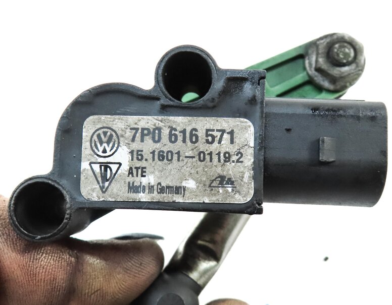 Thumbnail 5: 2011 PORSCHE CAYENNE (958) REAR LEFT SUSPENSION HEIGHT LEVEL SENSOR 7P0616571