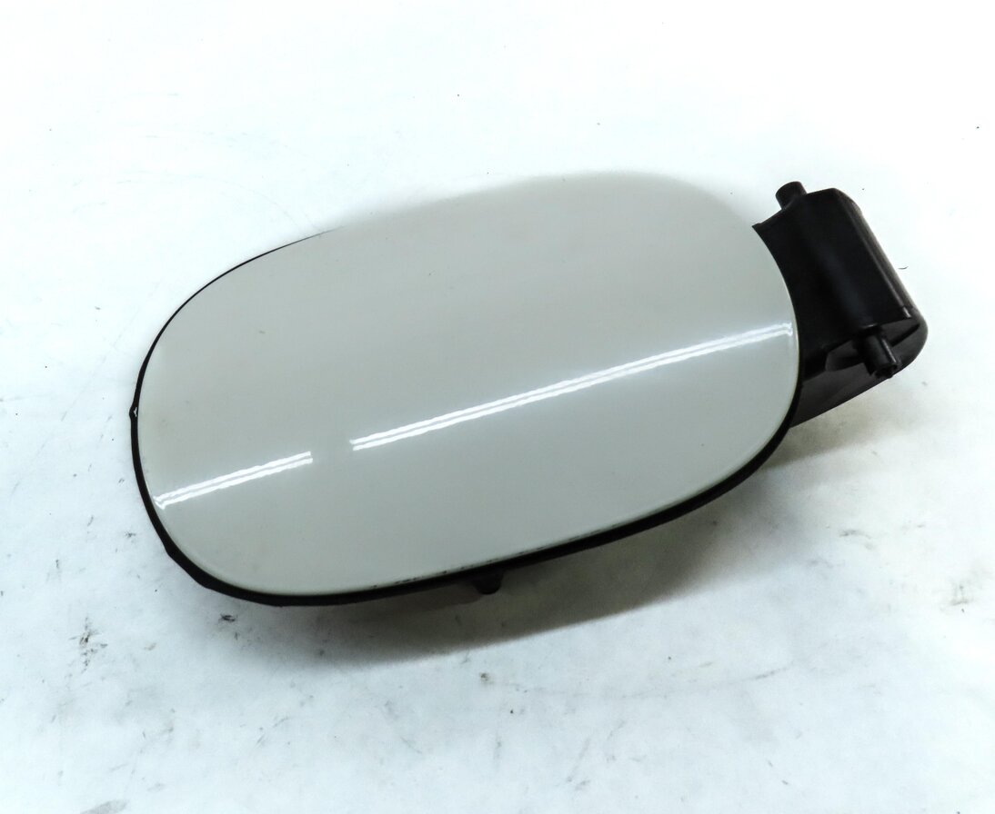 Thumbnail 1: 2011-2018 PORSCHE CAYENNE (958) FUEL TANK DOOR w/ HOUSING (SAND WHITE)