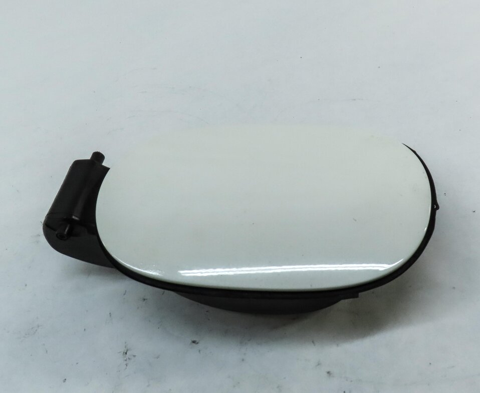 Thumbnail 3: 2011-2018 PORSCHE CAYENNE (958) FUEL TANK DOOR w/ HOUSING (SAND WHITE)