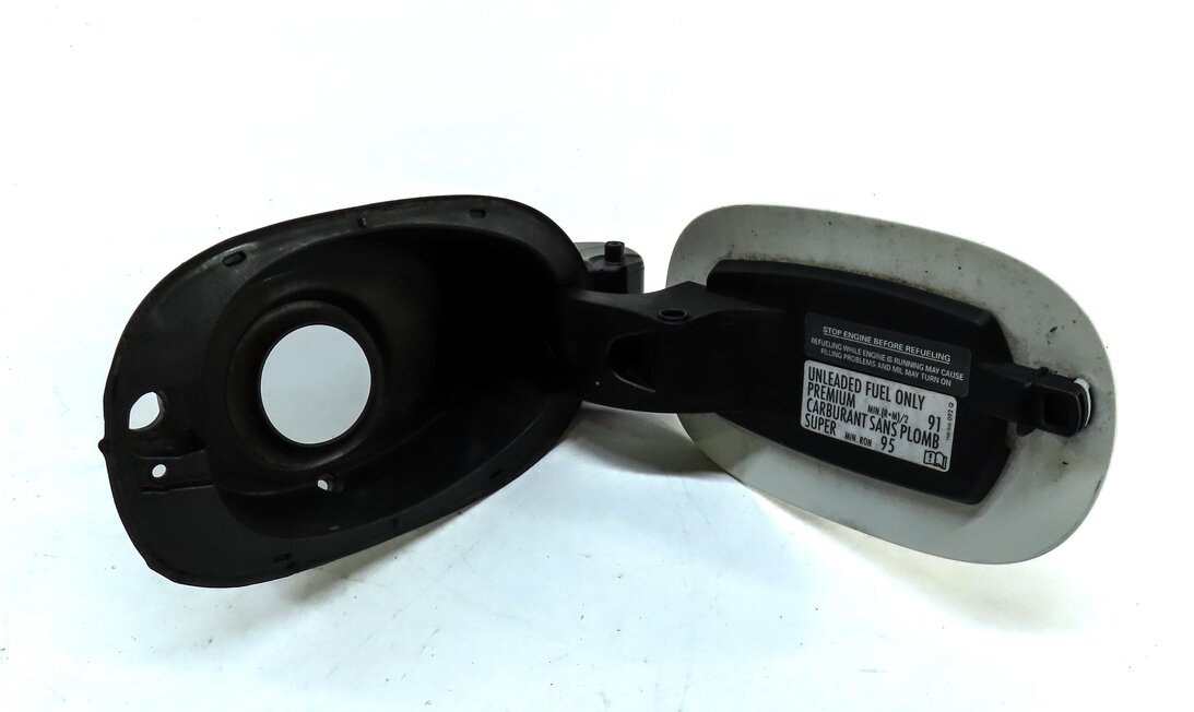 Thumbnail 5: 2011-2018 PORSCHE CAYENNE (958) FUEL TANK DOOR w/ HOUSING (SAND WHITE)