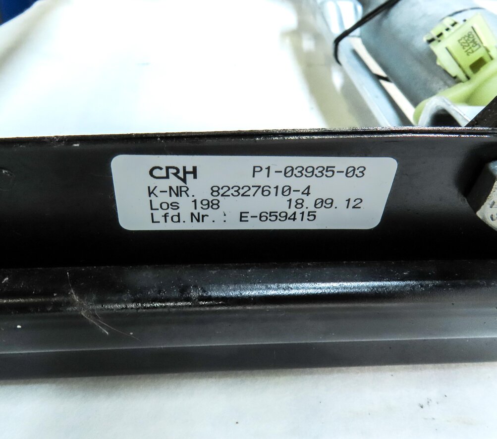 Thumbnail 7: 08-14 MB C230 C250 C300 C63 (W204) RIGHT FRONT PASSENGER SEAT TRACK w/ MOTORS