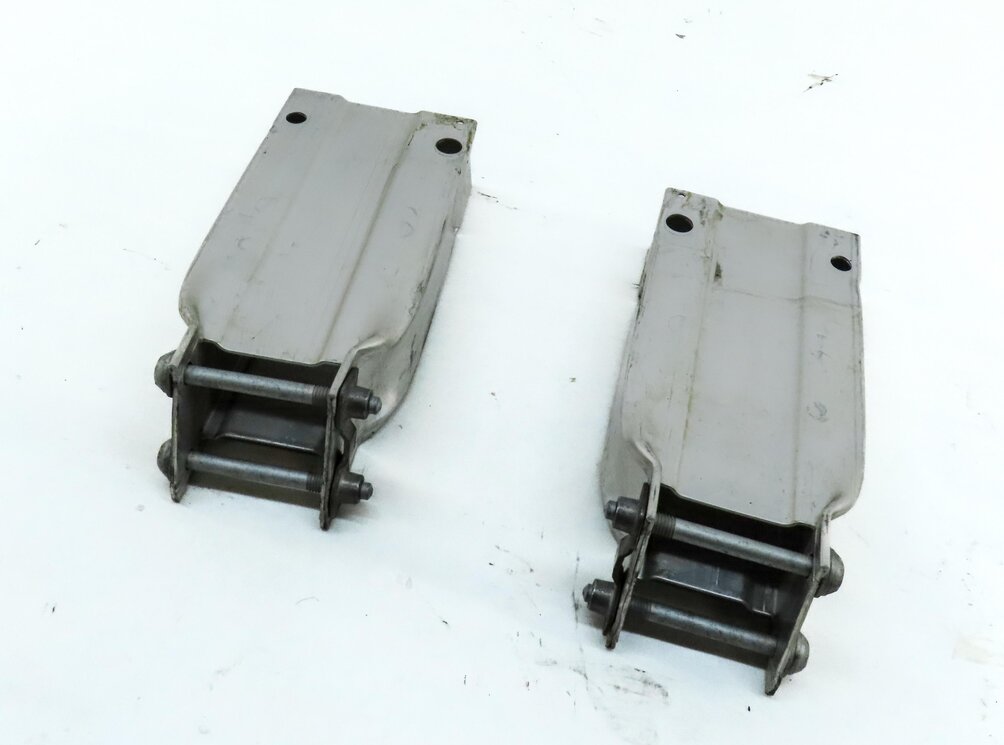 12-15 MERCEDES C250 C300 C350 C63 (W204) FRONT BUMPER REINFORCEMENT BRACKET SET2