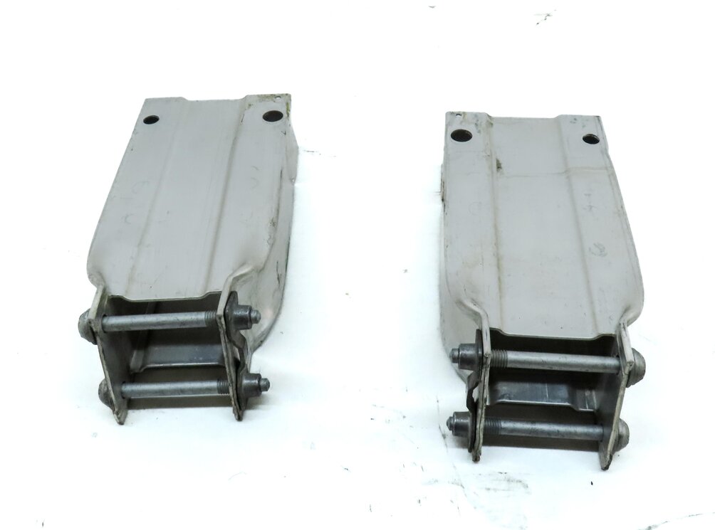 Thumbnail 2: 12-15 MERCEDES C250 C300 C350 C63 (W204) FRONT BUMPER REINFORCEMENT BRACKET SET2