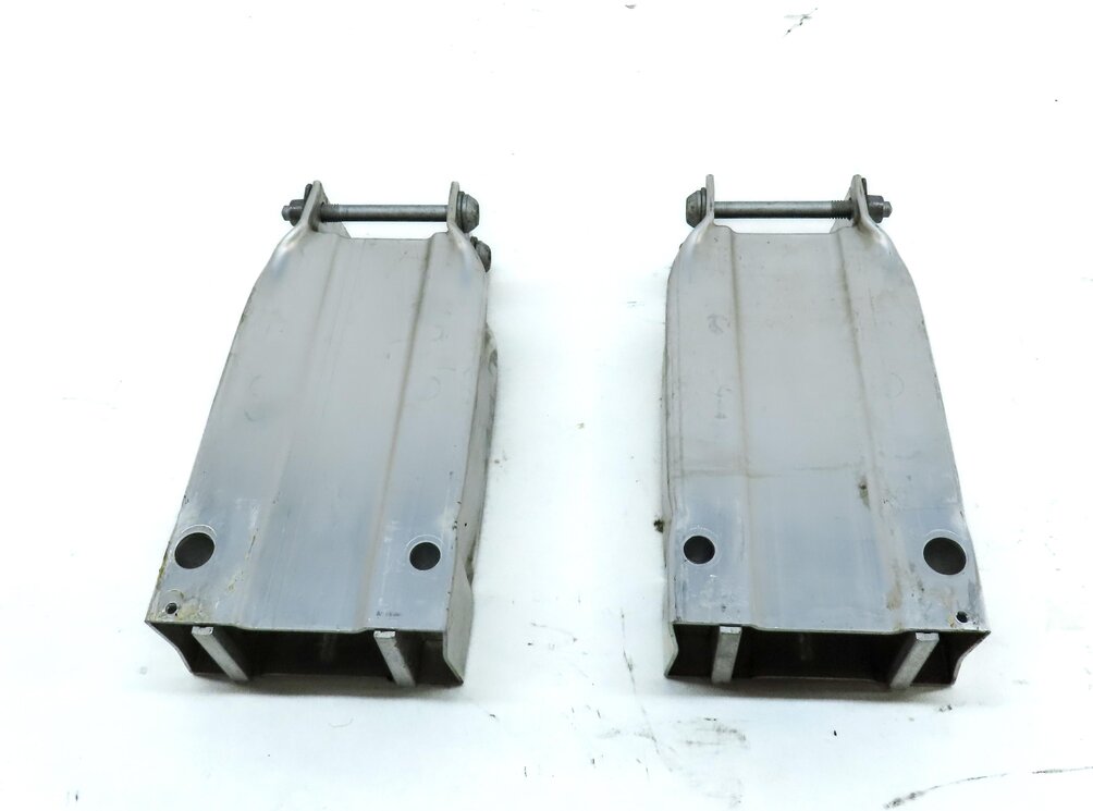 Thumbnail 3: 12-15 MERCEDES C250 C300 C350 C63 (W204) FRONT BUMPER REINFORCEMENT BRACKET SET2