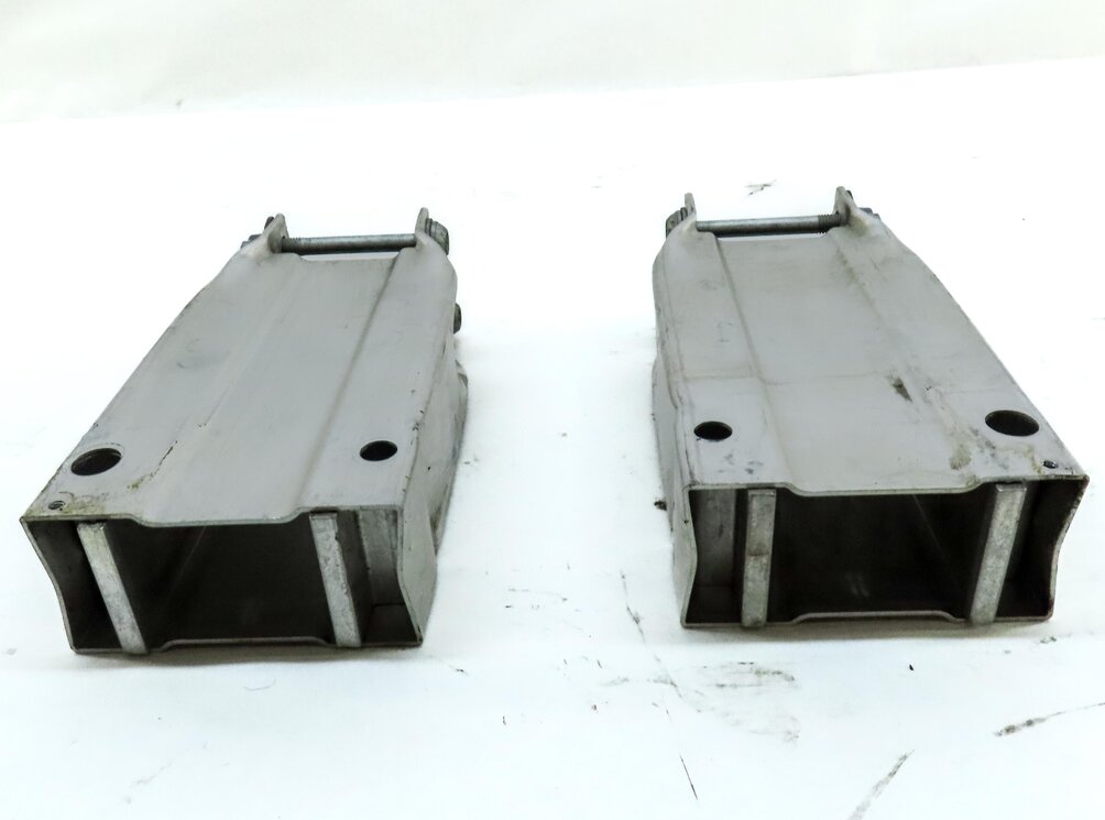 Thumbnail 4: 12-15 MERCEDES C250 C300 C350 C63 (W204) FRONT BUMPER REINFORCEMENT BRACKET SET2
