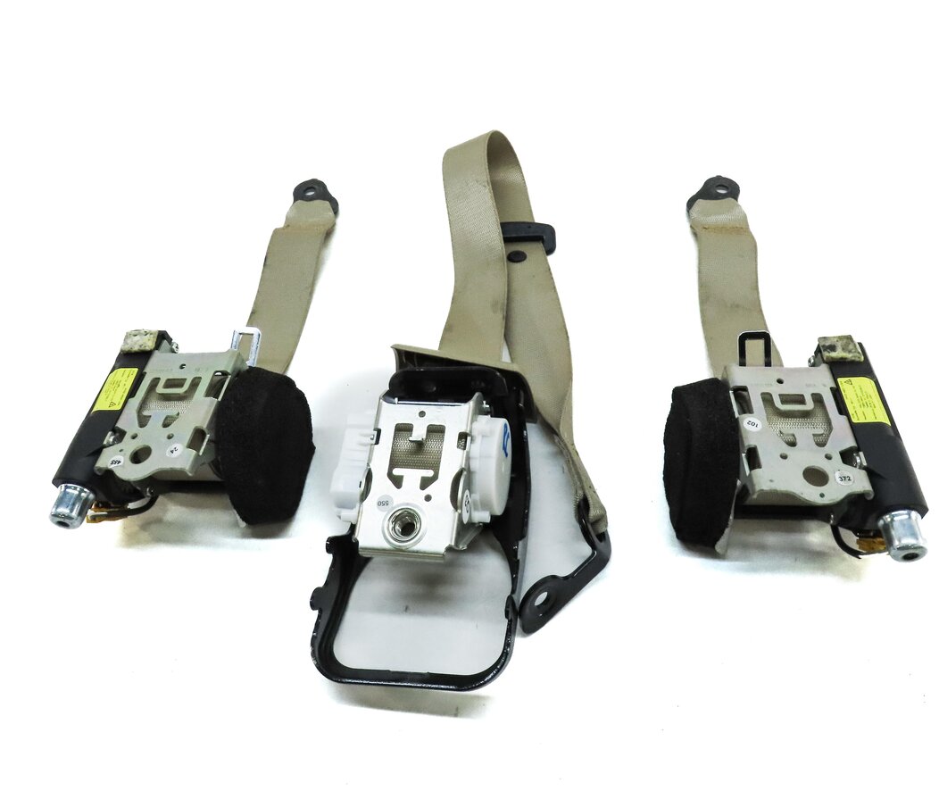 Thumbnail 4: 13 MERCEDES C250 (W204) REAR LEFT RIGHT & CENTER SEATBELT RETRACTOR SET3 (BEIGE)