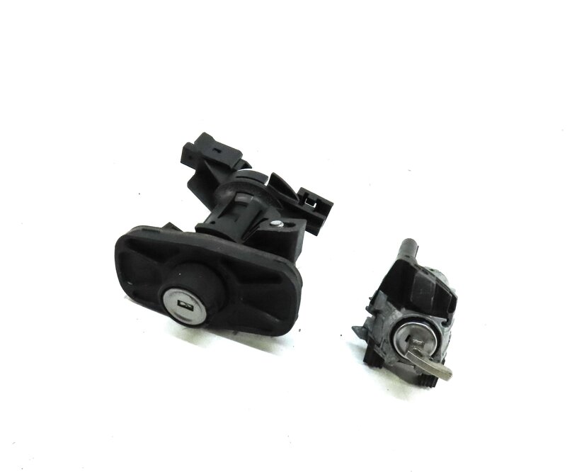 13 MERCEDES C250 (W204) FRONT LEFT DRIVER DOOR & TRUNK LOCK CYLINDR & KEY