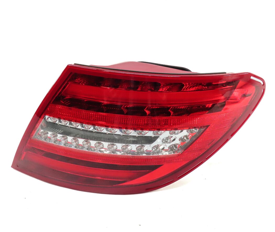 Thumbnail 3: 12-15 MERCEDES C250 C300 C350 (W204) RIGHT PASSENGER TAILLIGHT BRAKE LIGHT LAMP
