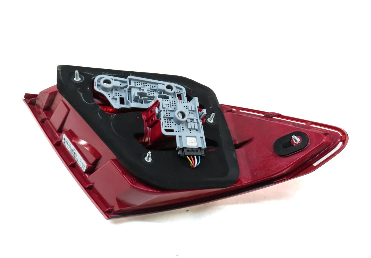 Thumbnail 4: 12-15 MERCEDES C250 C300 C350 (W204) RIGHT PASSENGER TAILLIGHT BRAKE LIGHT LAMP