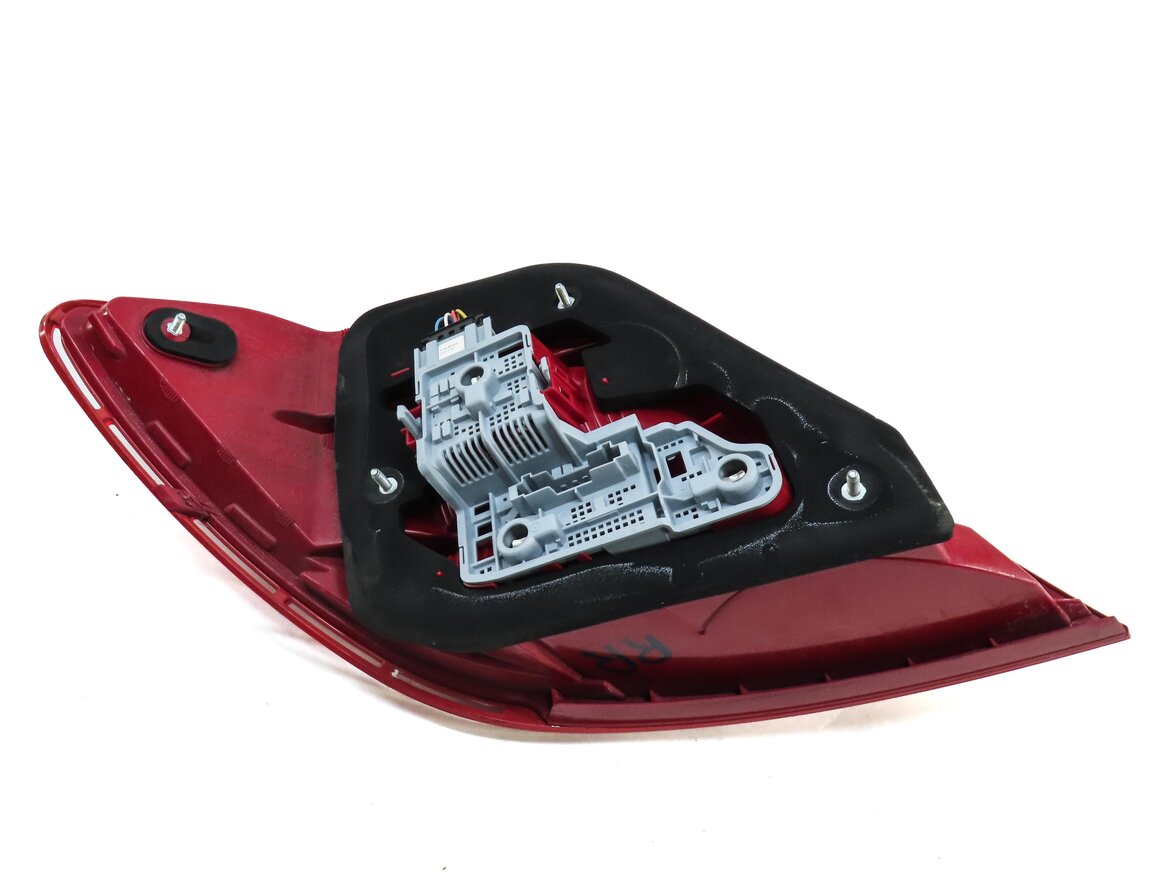 Thumbnail 5: 12-15 MERCEDES C250 C300 C350 (W204) RIGHT PASSENGER TAILLIGHT BRAKE LIGHT LAMP