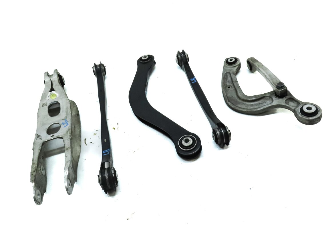 Thumbnail 1: 2017-2019 AUDI A4 ALLROAD (B9 8W) LEFT DRIVER REAR CONTROL ARM SET