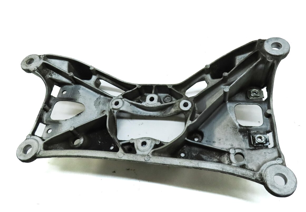 Thumbnail 5: 2017 AUDI A4 (B9 8W) AWD - AUTO AUTOMATIC TRANSMISSION CROSSMEMBER MOUNT BRACKET