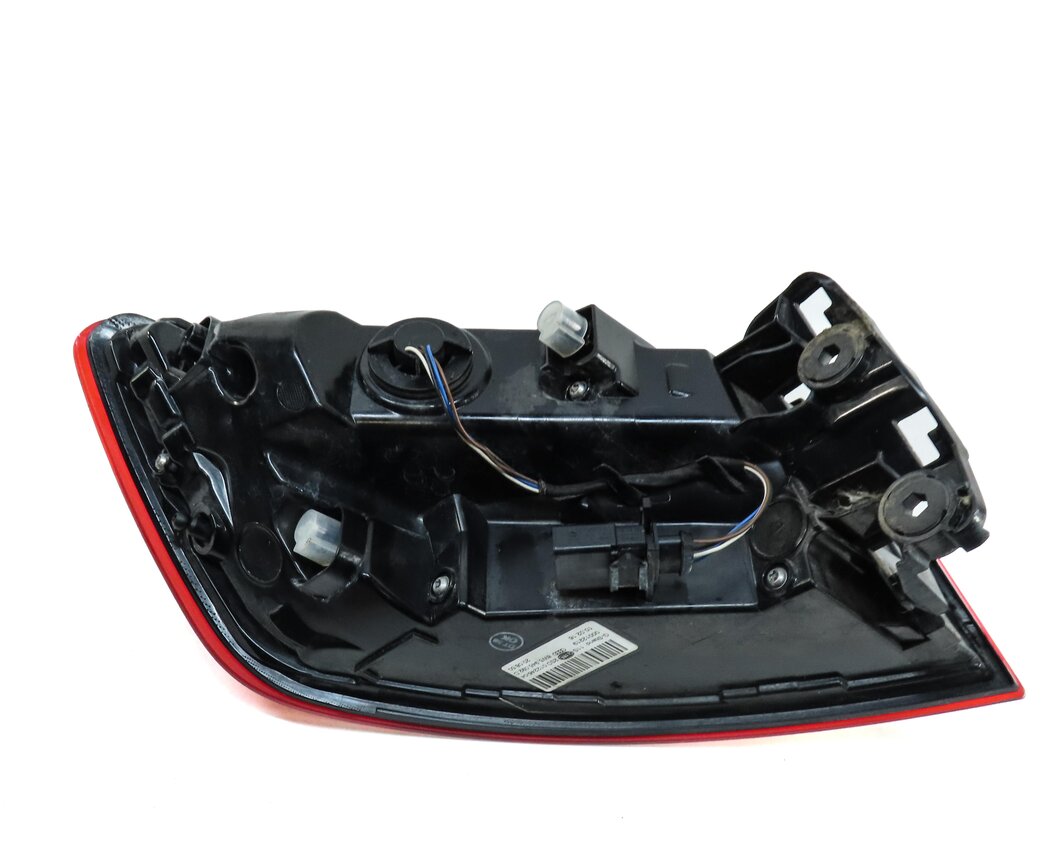 Thumbnail 4: 2017-2019 AUDI A4 (B9 8W) RIGHT PASSENGER OUTER LED TAILLIGHT BRAKE LIGHT LAMP