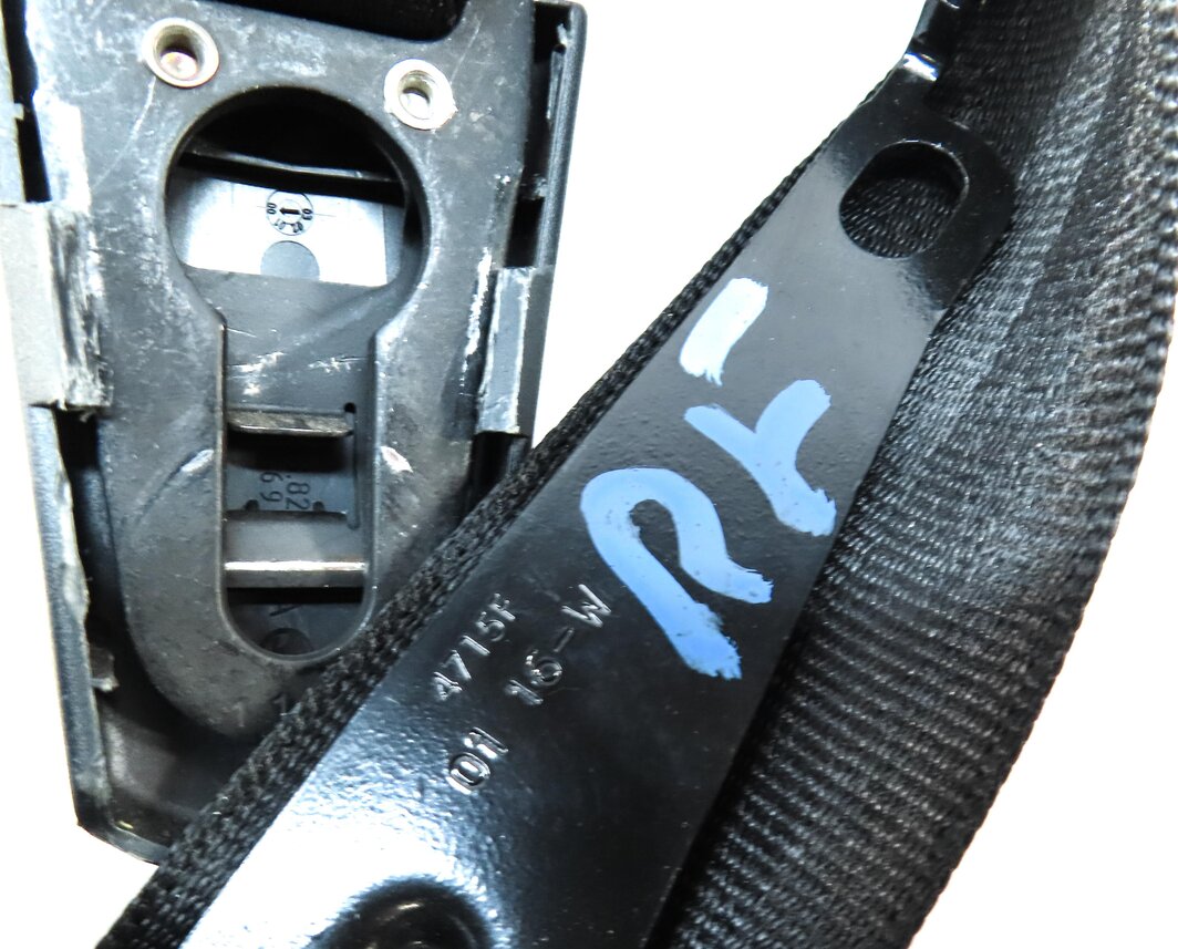 Thumbnail 4: 17-21 AUDI A4 ALLROAD (B9 8W) FRONT RIGHT PASSENGER SEATBELT RETRACTOR (BLACK)