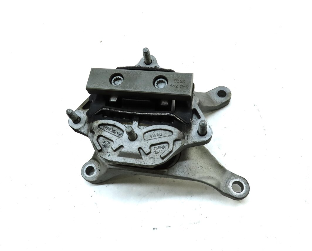 Thumbnail 2: 2017 AUDI A4 (B9 8W) AWD - AUTO AUTOMATIC TRANSMISSION CENTER MOUNT BRACKET