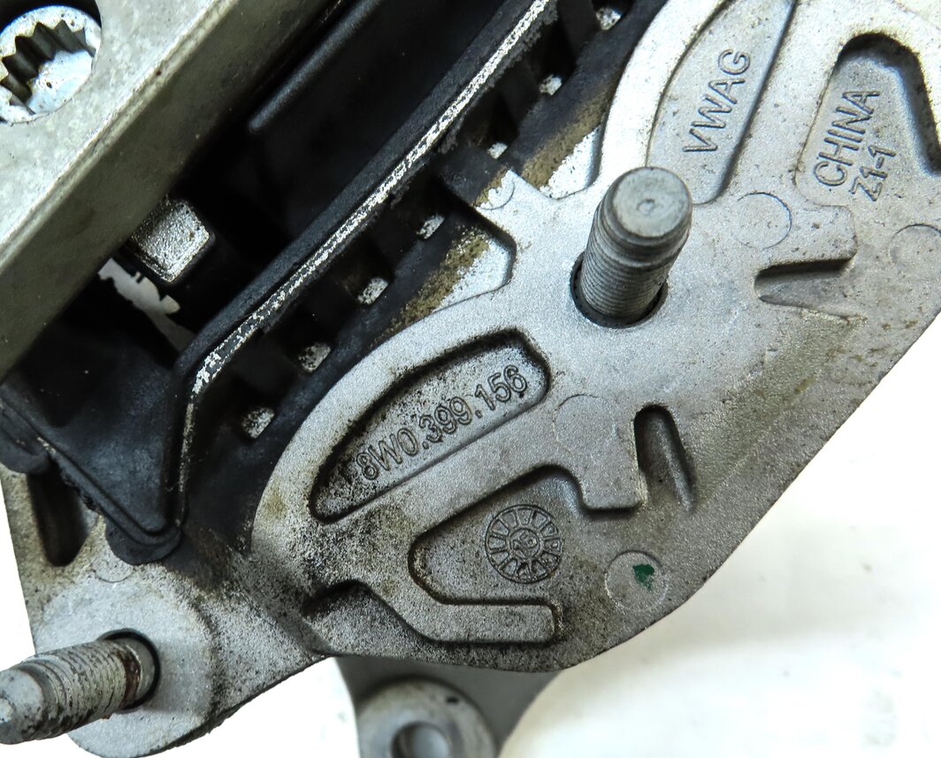 Thumbnail 7: 2017 AUDI A4 (B9 8W) AWD - AUTO AUTOMATIC TRANSMISSION CENTER MOUNT BRACKET