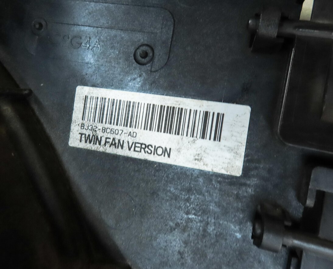 Thumbnail 7: 12-17 LR2 DISCOVERY SPORT RANGE ROVER EVOQUE (L538 L550) RADIATOR COOLING FAN