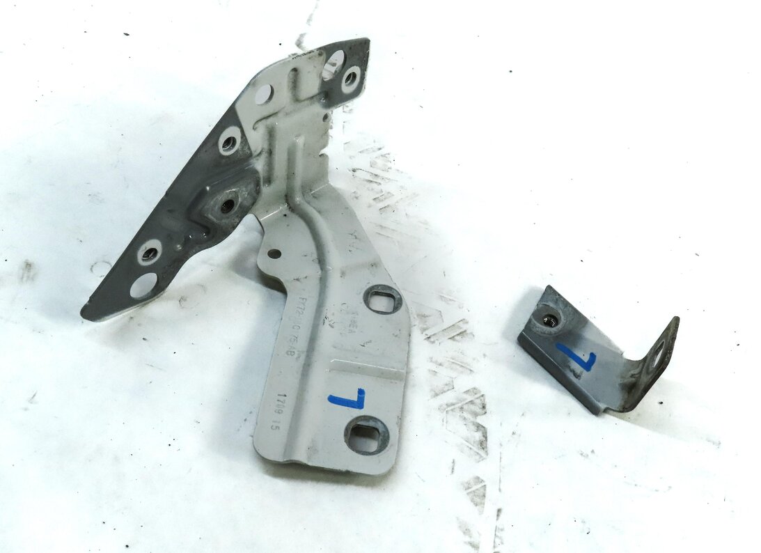 2016 LAND ROVER DISCOVERY SPORT (L550) FRONT LEFT FENDER MOUNT BRACKET (WHITE)