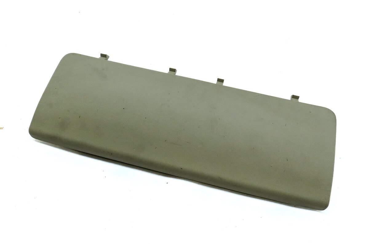 15-19 LAND ROVER DISCOVERY SPORT (L550) LEFT DRIVER KNEE AIRBAG (ALMOND BEIGE)
