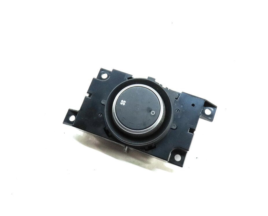 Thumbnail 1: 2015-2019 LAND ROVER DISCOVERY SPORT (L550) REAR HEATER A/C FAN SPEED CONTROL