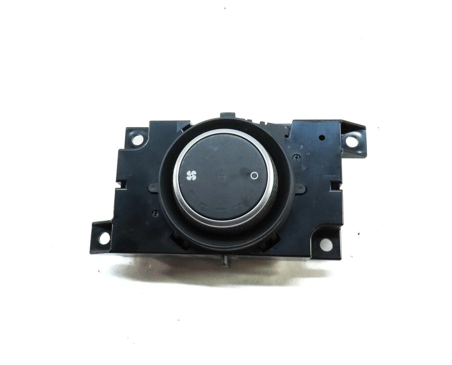Thumbnail 2: 2015-2019 LAND ROVER DISCOVERY SPORT (L550) REAR HEATER A/C FAN SPEED CONTROL