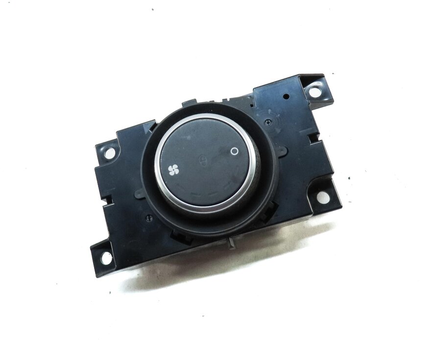 Thumbnail 3: 2015-2019 LAND ROVER DISCOVERY SPORT (L550) REAR HEATER A/C FAN SPEED CONTROL