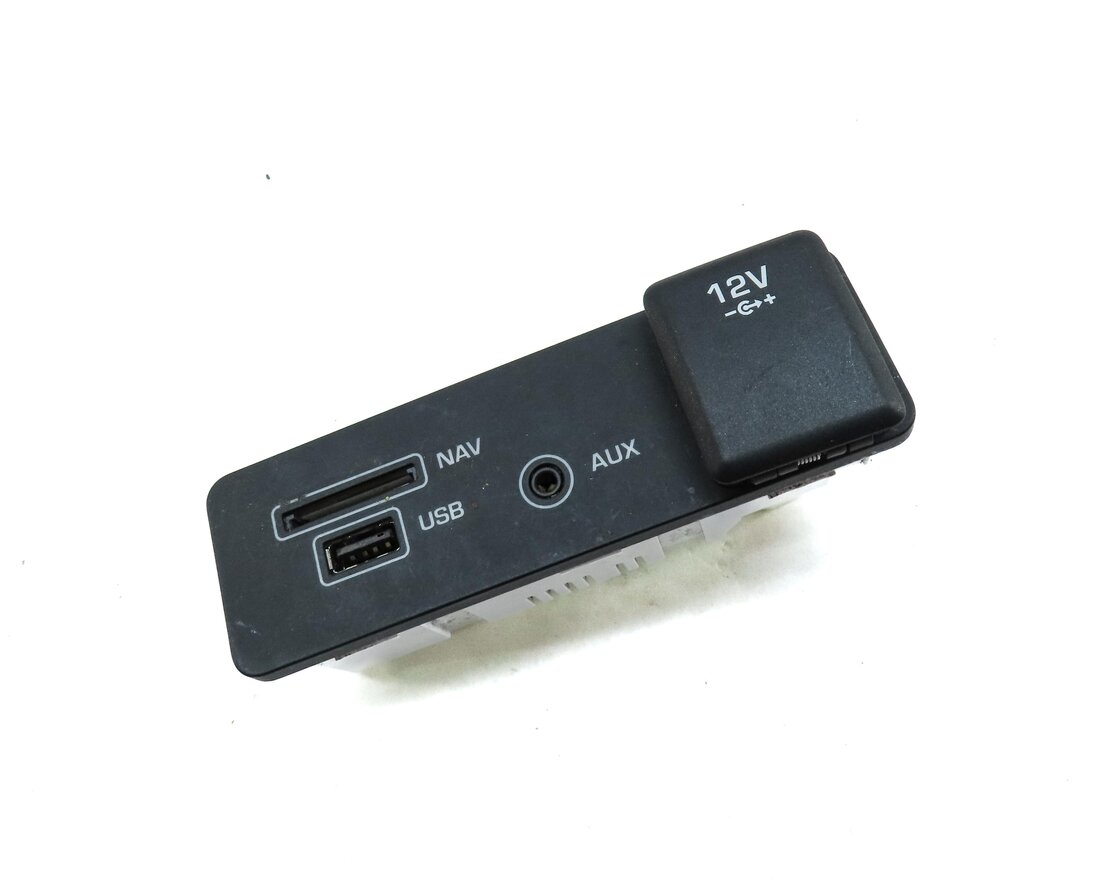 Thumbnail 3: 16 LAND ROVER DISCOVERY SPORT L550 AUXILIARY AUX USB NAVIGATION INPUT JACK PANEL