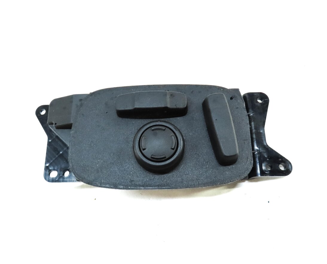 Thumbnail 4: 2016 LAND ROVER DISCOVERY SPORT (L550) FRONT RIGHT PASSENGER SEAT ADJUST SWITCH