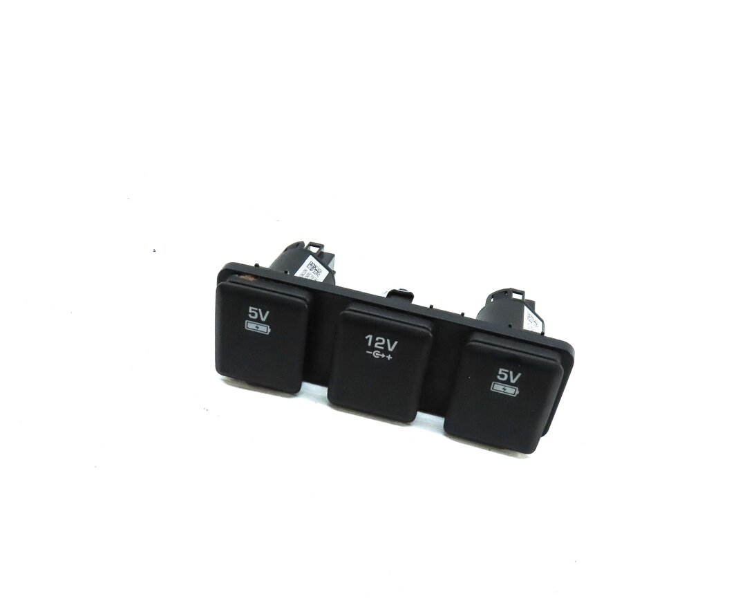 2016 LAND ROVER DISCOVERY SPORT (L550) REAR 5V 12V SOCKET PLUG CHARGE PANEL