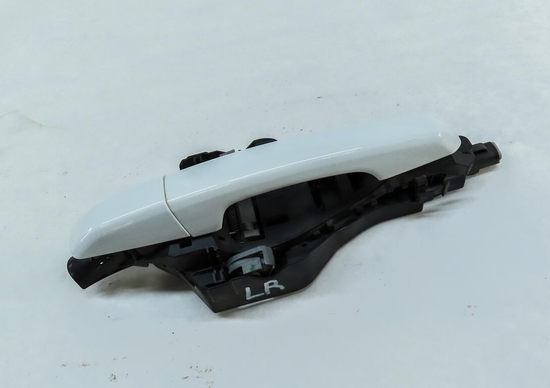 15-19 LAND ROVER DISCOVERY SPORT (L550) LEFT REAR PASSIVE DOOR HANDLE (WHITE)