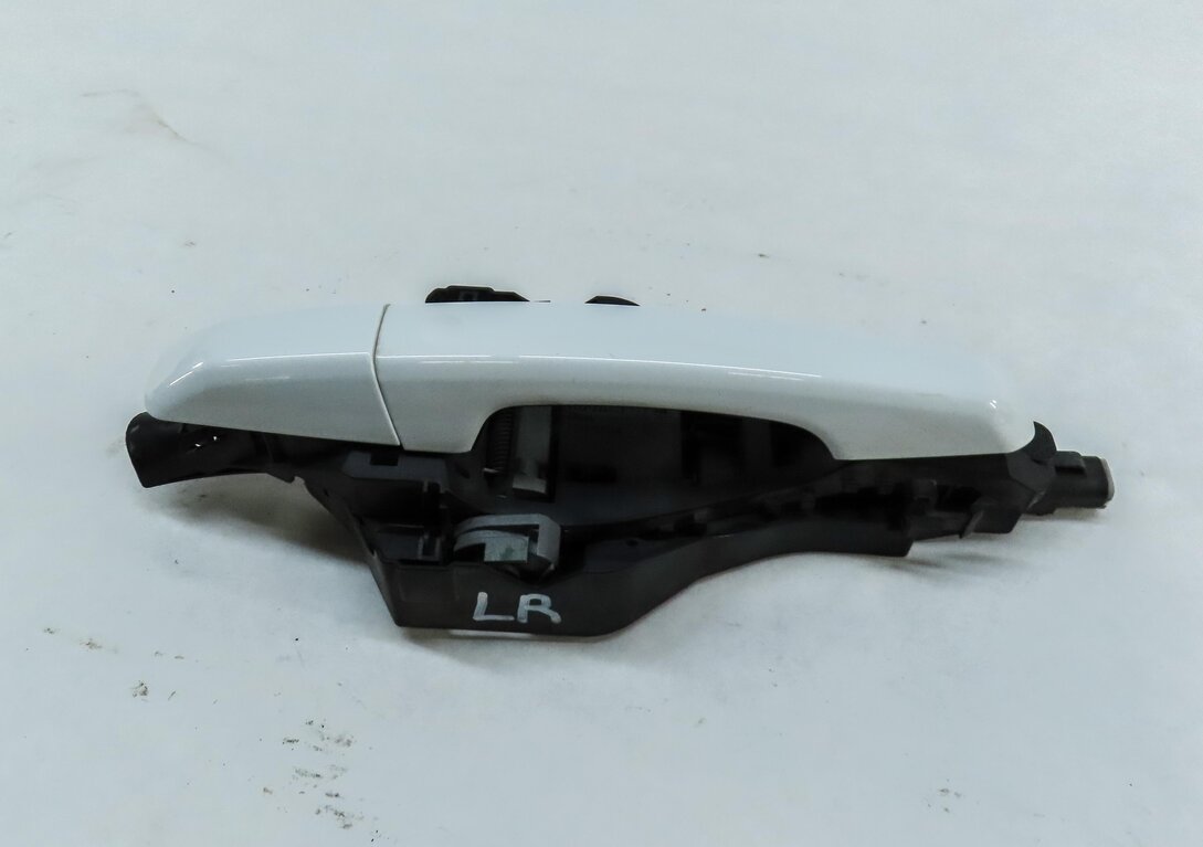 Thumbnail 2: 15-19 LAND ROVER DISCOVERY SPORT (L550) LEFT REAR PASSIVE DOOR HANDLE (WHITE)