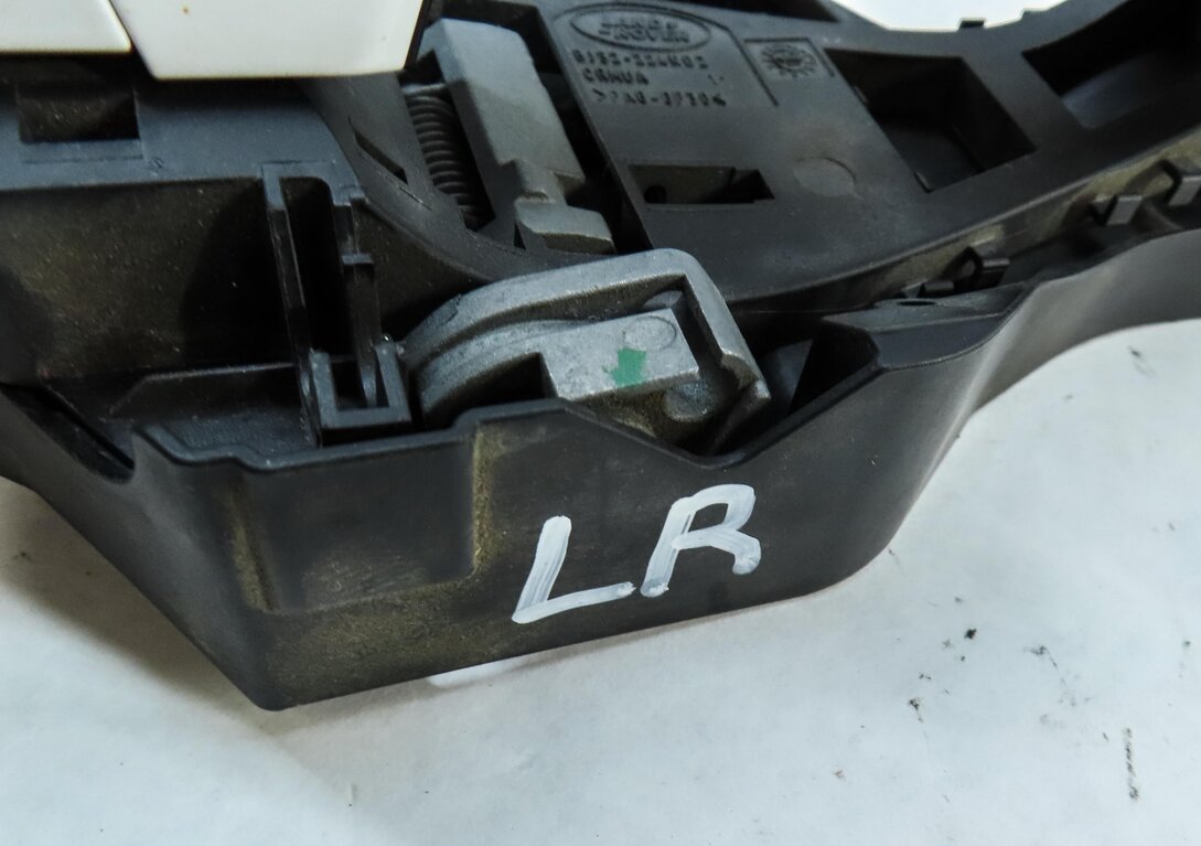 Thumbnail 5: 15-19 LAND ROVER DISCOVERY SPORT (L550) LEFT REAR PASSIVE DOOR HANDLE (WHITE)
