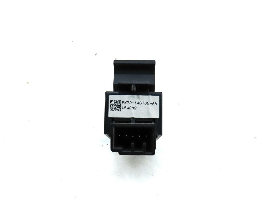 Thumbnail 3: 16 LAND ROVER DISCOVERY SPORT L550 REAR LEFT 2ND ROW FOLDING SEAT SWITCH BUTTON