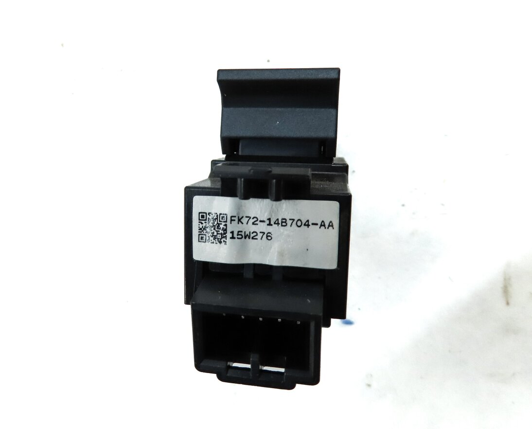 Thumbnail 5: 16 LAND ROVER DISCOVERY SPORT L550 REAR RIGHT 2ND ROW FOLDING SEAT SWITCH BUTTON