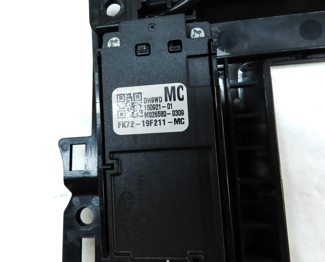 Thumbnail 6: 15-19 LAND ROVER DISCOVERY SPORT (L550) NAVIGATION DISPLAY SCREEN TRIM & BUTTONS