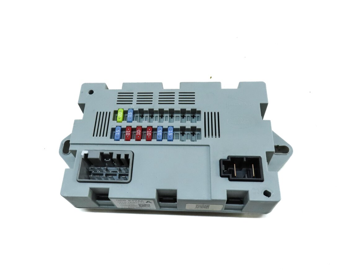 Thumbnail 2: 2016 LAND ROVER DISCOVERY SPORT (L550) CABIN RELAY FUSE BOX CONTROL MODULE