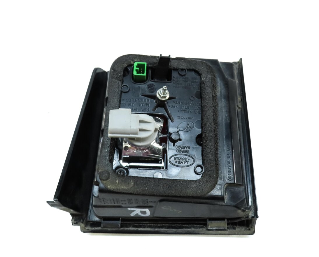 Thumbnail 5: 15-19 LAND ROVER DISCOVERY SPORT (L550) RIGHT REAR INNER TAILLIGHT LIGHT LAMP