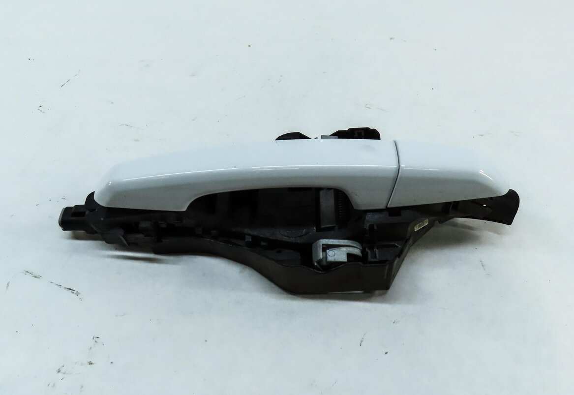 Thumbnail 4: 15-19 LAND ROVER DISCOVERY SPORT (L550) RIGHT FRONT PASSIVE DOOR HANDLE (WHITE)