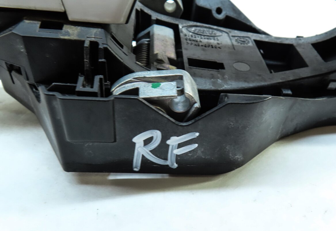 Thumbnail 6: 15-19 LAND ROVER DISCOVERY SPORT (L550) RIGHT FRONT PASSIVE DOOR HANDLE (WHITE)