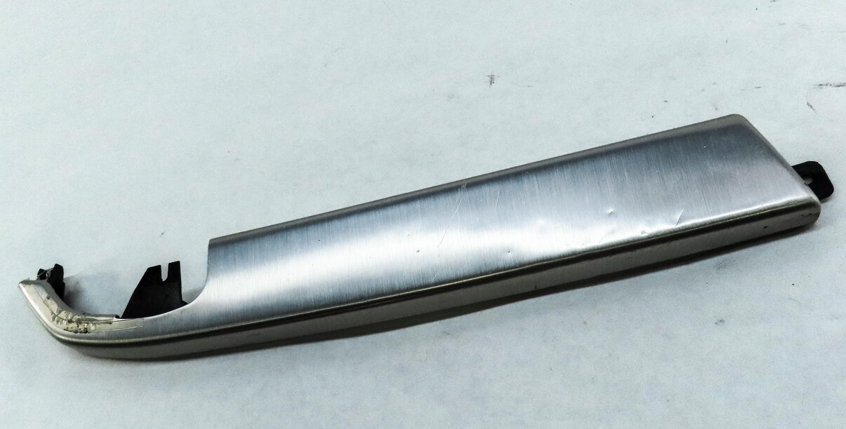 Thumbnail 3: 2016 LAND ROVER DISCOVERY SPORT L550 FRONT RIGHT VERTICLE CONSOLE TRIM ALUMINUM