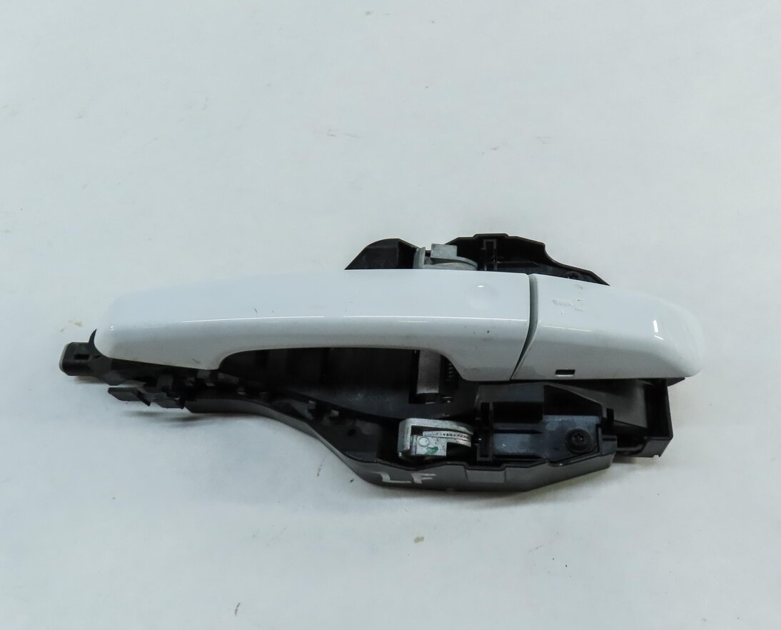 Thumbnail 3: 15-19 LAND ROVER DISCOVERY SPORT (L550) LEFT FRONT PASSIVE DOOR HANDLE (WHITE)