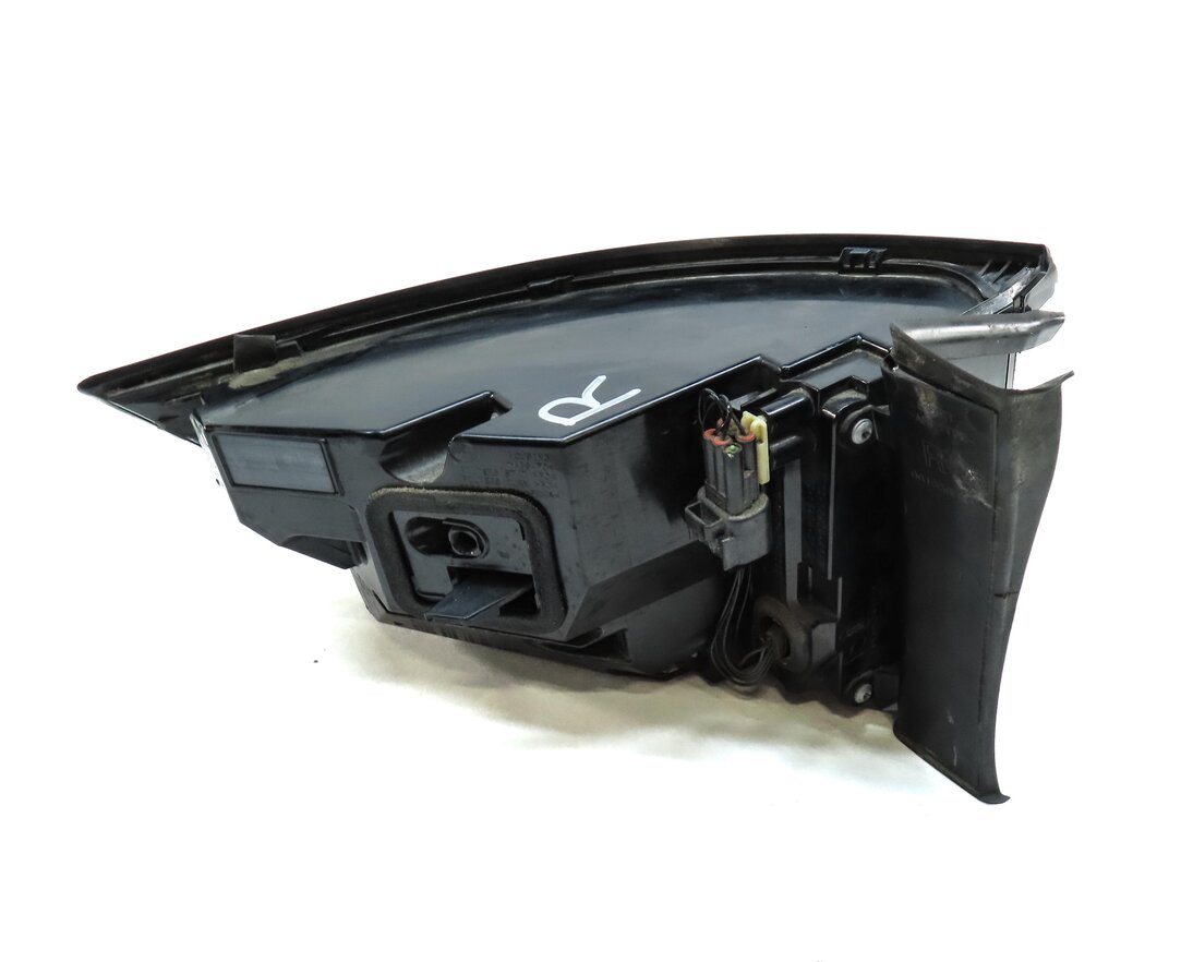 Thumbnail 4: 15-19 LAND ROVER DISCOVERY SPORT (L550) RIGHT REAR TAILLIGHT BRAKE LIGHT LAMP
